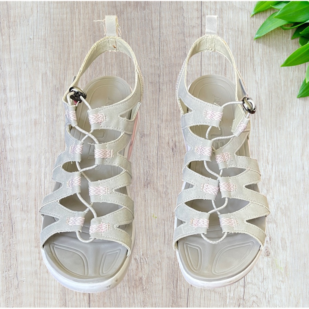 Women's Cream Sandals JBU